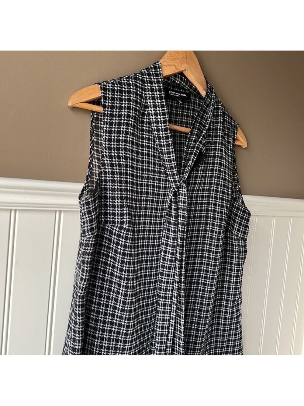 JONES NEW YORK Black & Silver Plaid Sleeveless Blouse Size 4 - Picture 5 of 14